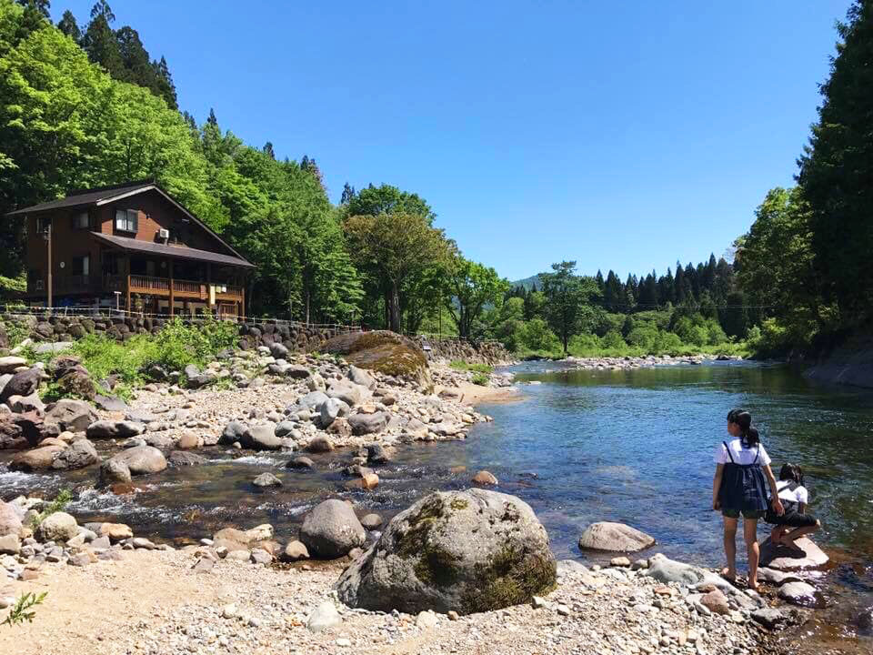 石徹白川